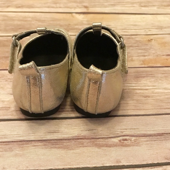 Crazy 8 Metallic Gold T-strap shoes - Picture 4 of 7