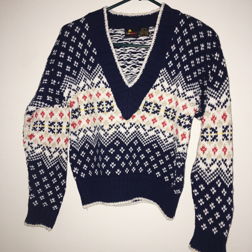 🗝 Vintage navy V-neck sweater 🗝