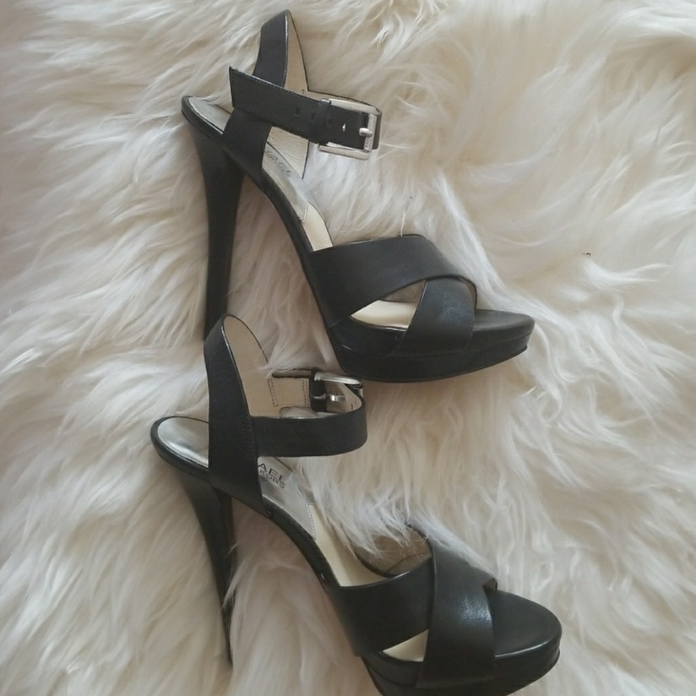 Sexy Michael Kors heels!!