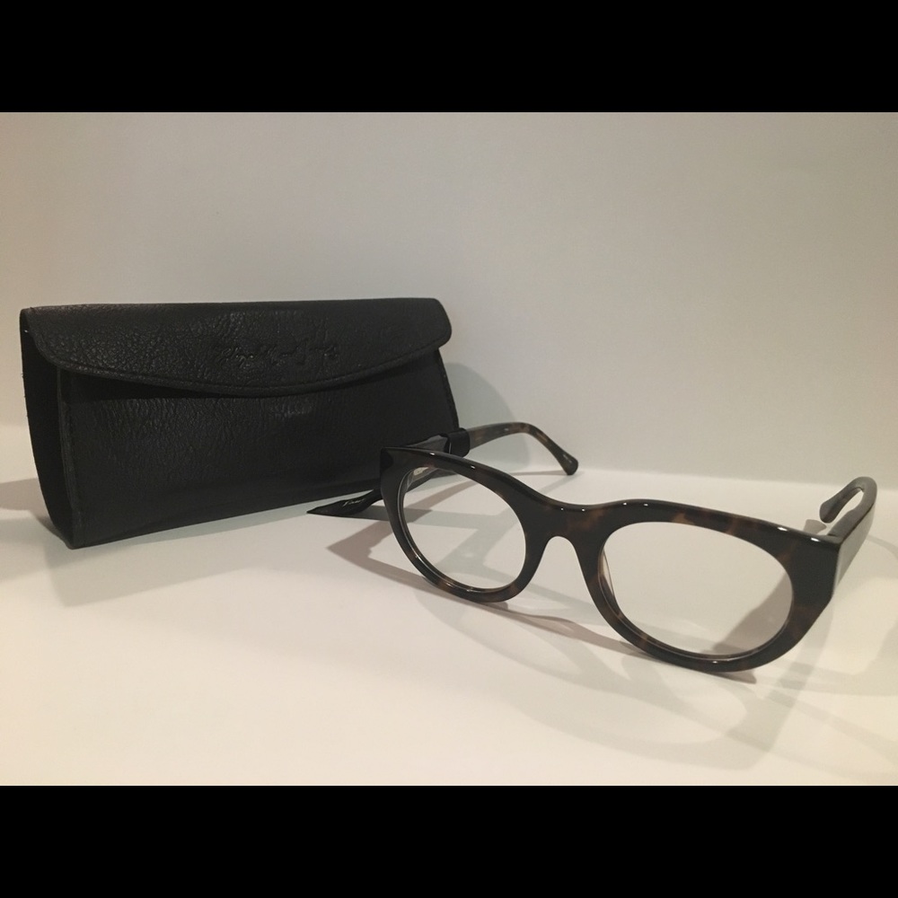 Elizabeth and James optical frames