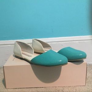 Glamorous turquoise and nude color summer flats!