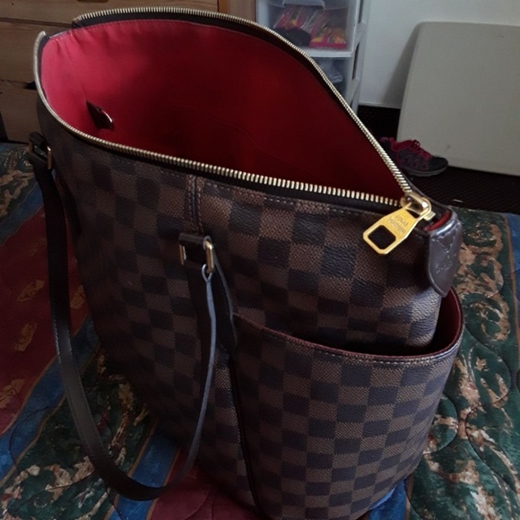 Authentic Louis Vuitton - Picture 1 of 4