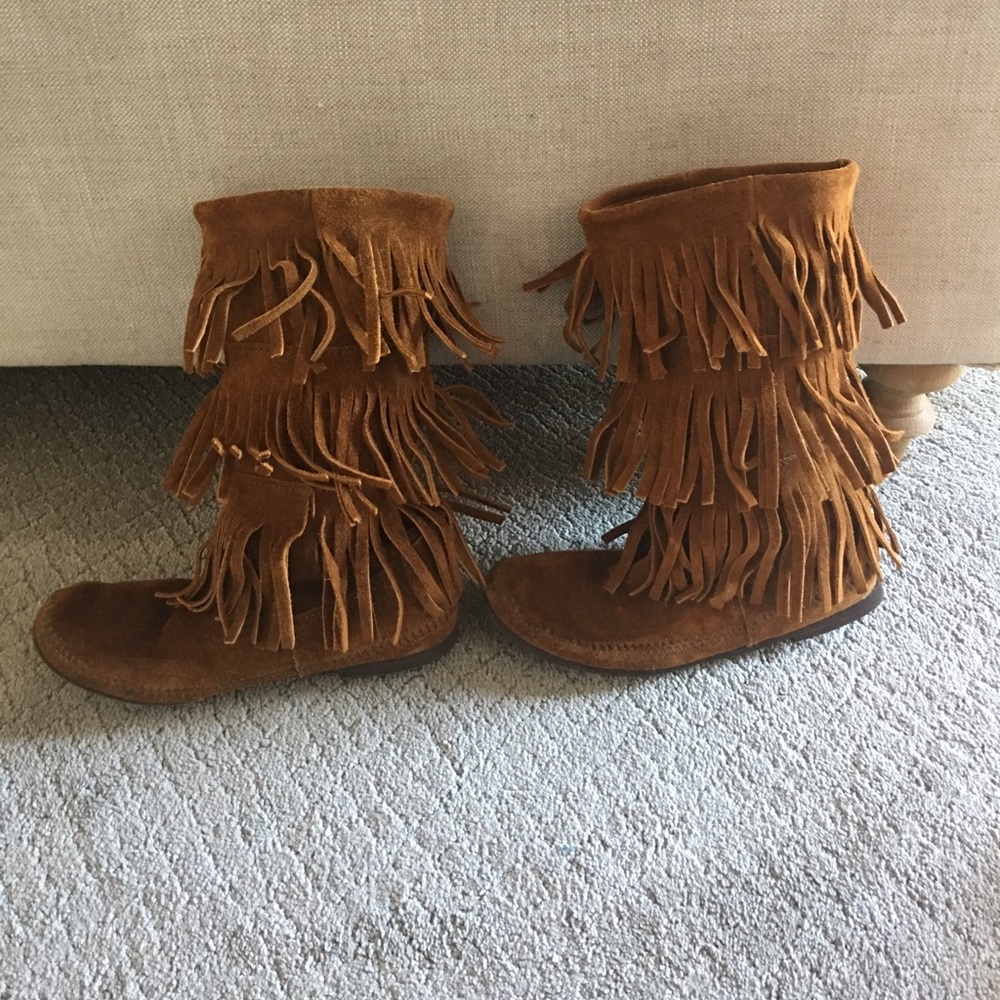 Authentic suede fringed moccasin boots