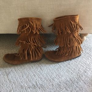 Authentic suede fringed moccasin boots
