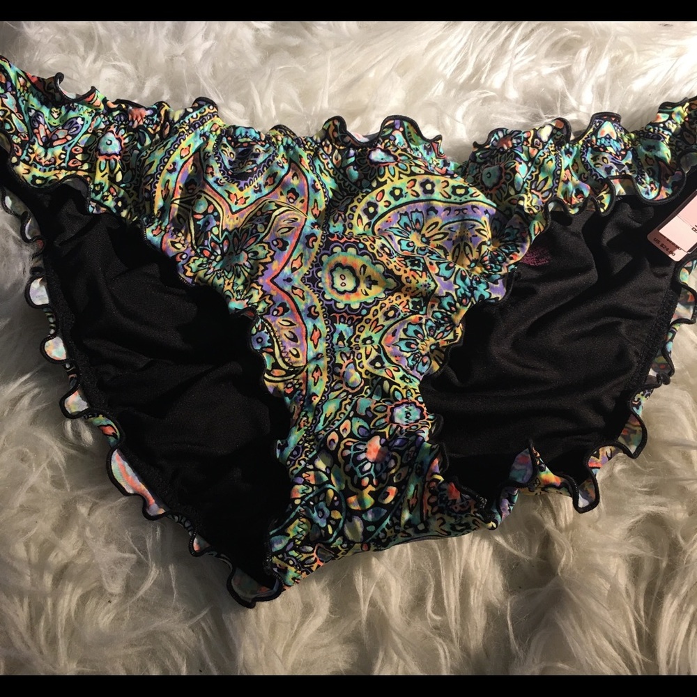 *SALE* ✨ NWT RUFFLED CHEEKY BOTTOM