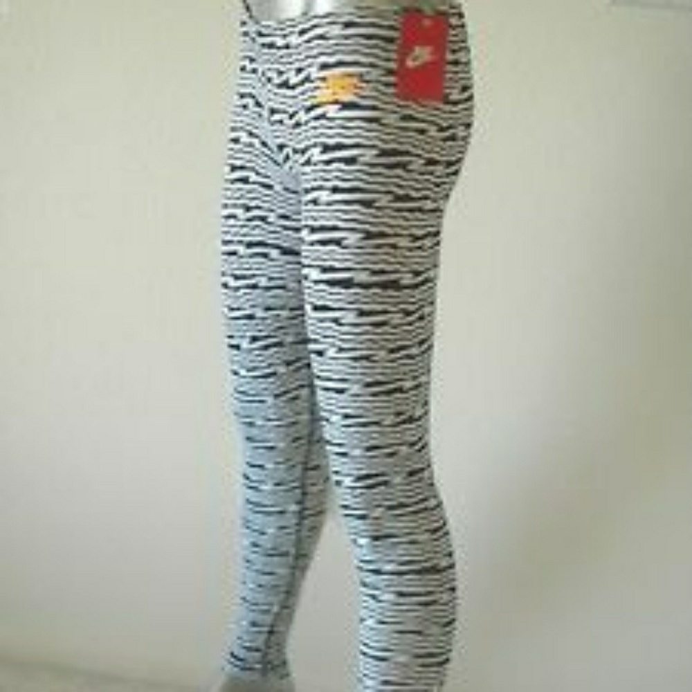 Nike black and white leggings