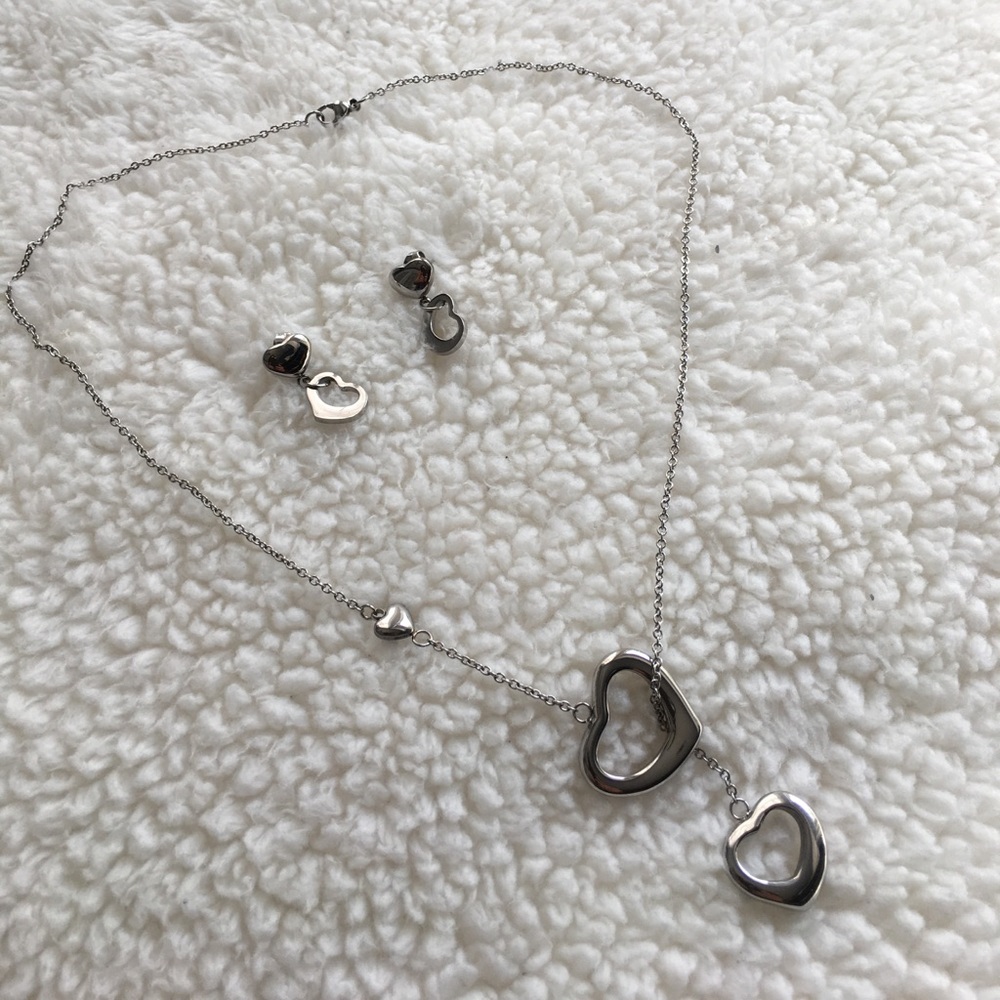 Stainless necklace and earring with heart design