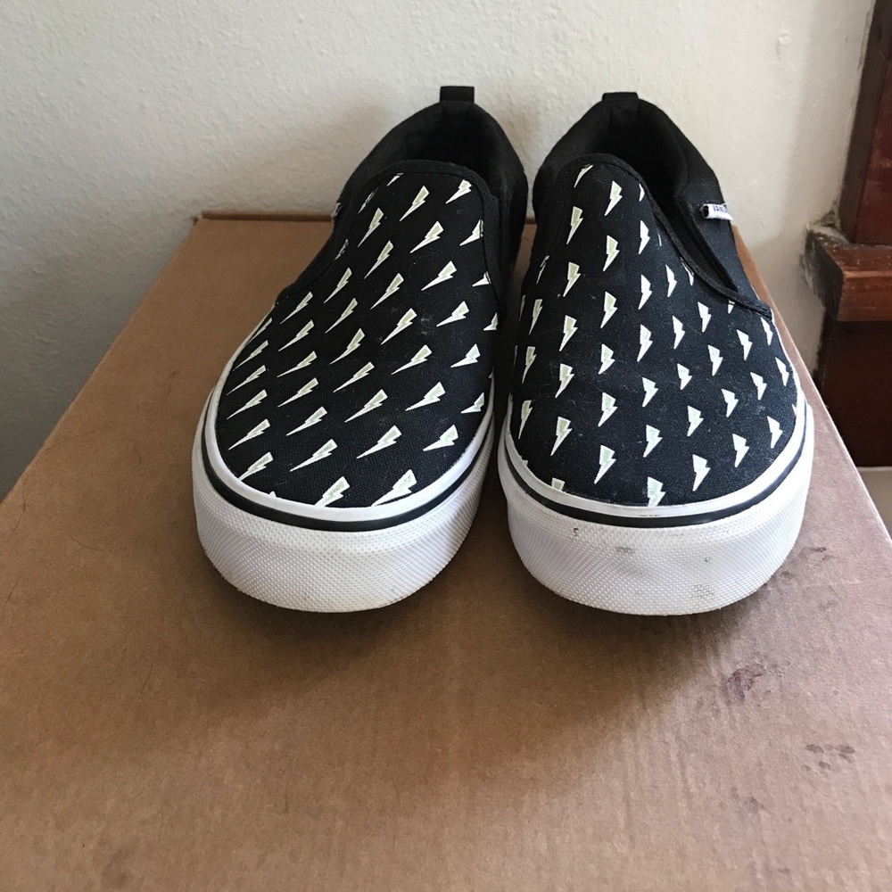 🚨🚨PRICE DROP🚨🚨Vans lighting bolt slip ons