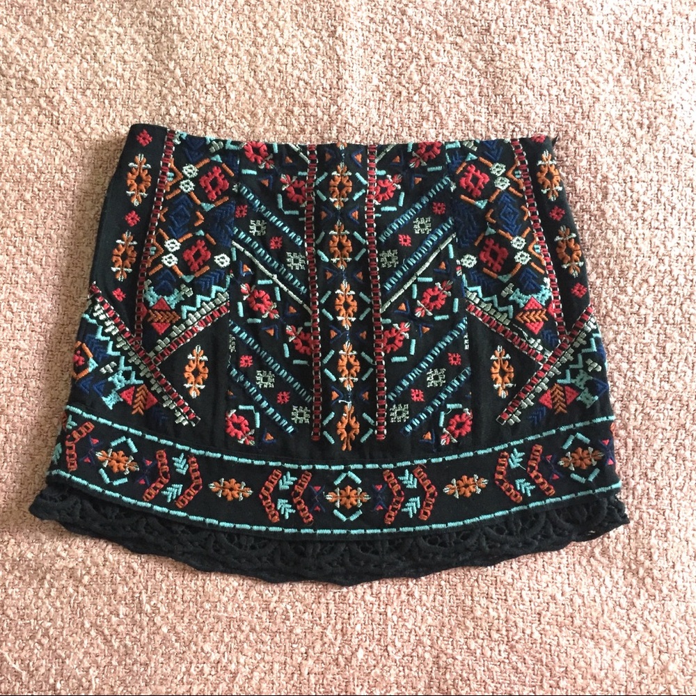 Embroidered skirt