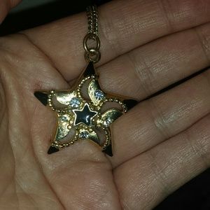 Gold tone rhinestone accent star pendant Gold tone rhinestone accent star pendant