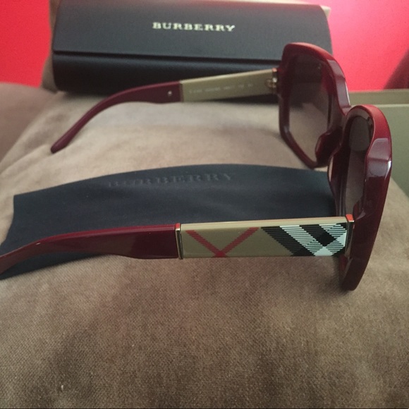 Authentic Burberry Sunglasses!! - Picture 2 of 4