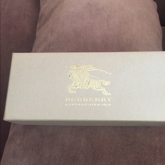 Authentic Burberry Sunglasses!! - Picture 4 of 4