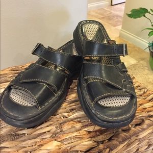 Born sandals
