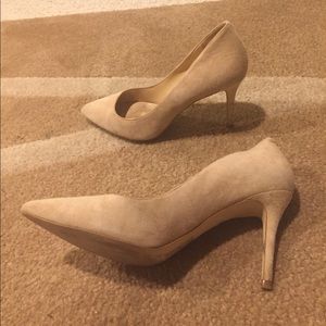 Tan pointed toe heels Tan pointed toe heels