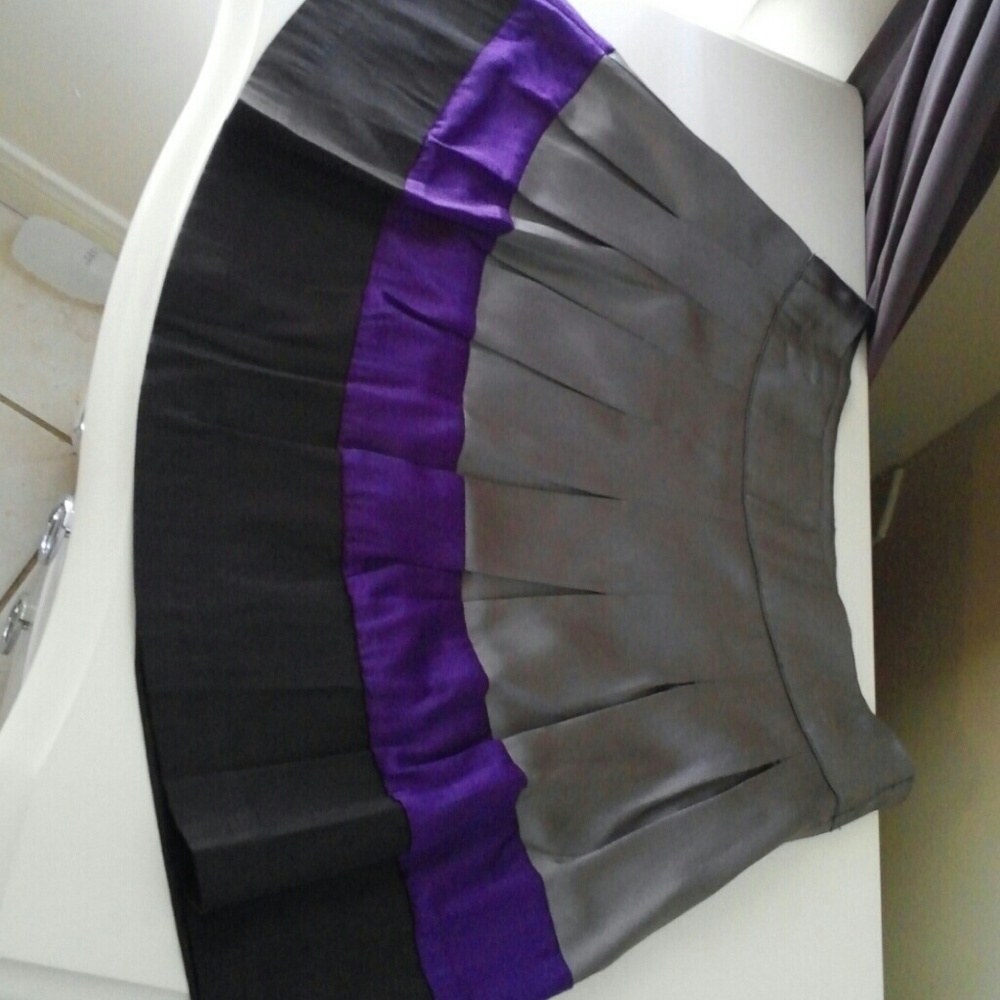 Metallics skirt sz S