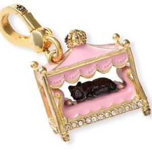 NEW 2008 JUICY COUTURE PINK DOG BED CHARM NEW 2008 JUICY COUTURE PINK DOG BED CHARM