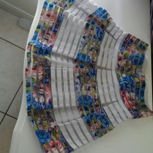 Floral skirt sz M (looks S)