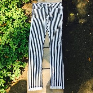 ⚡️ TOPSHOP black and white striped Leigh jeans ⚡️