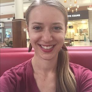 Meet your Posher, Laura