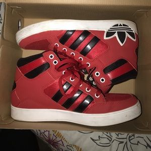 Adidas hard court hi j big logo sneaker Adidas hard court hi j big logo sneaker