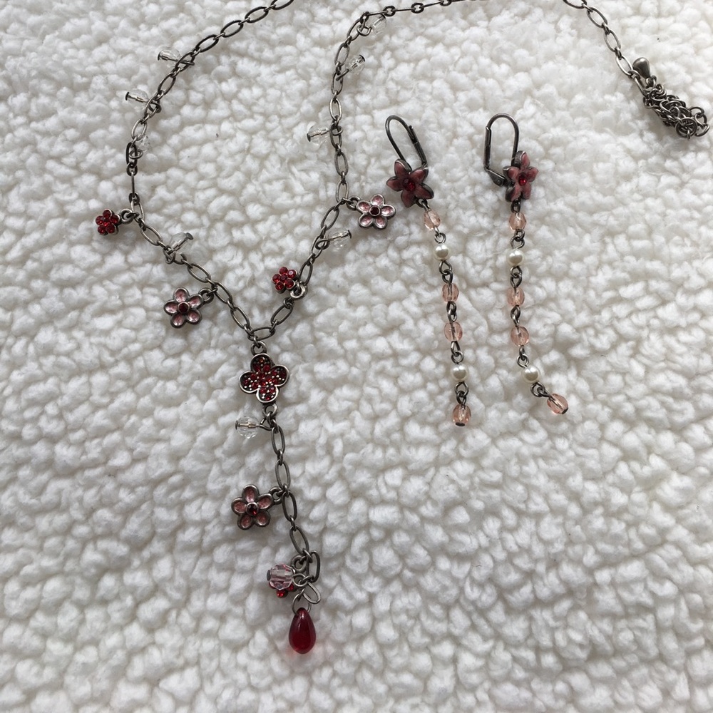Vintage necklace with flower 🌺 design