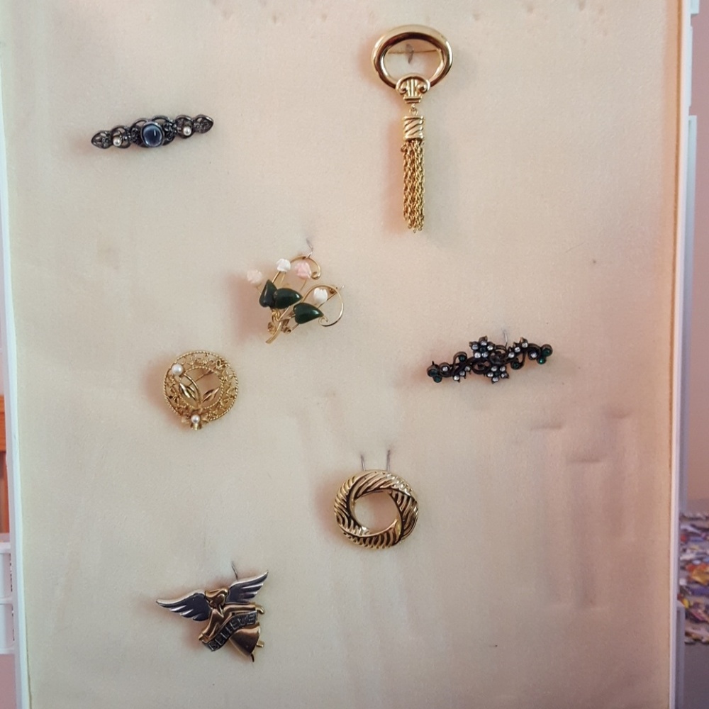 Brooches- 7 total gold/silver