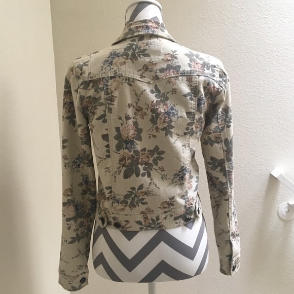 Floral print cream denim jacket - Picture 2 of 8
