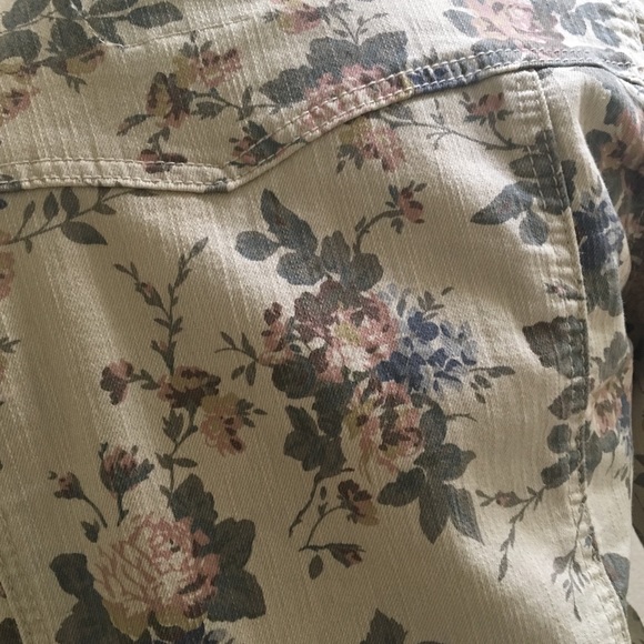 Floral print cream denim jacket - Picture 3 of 8