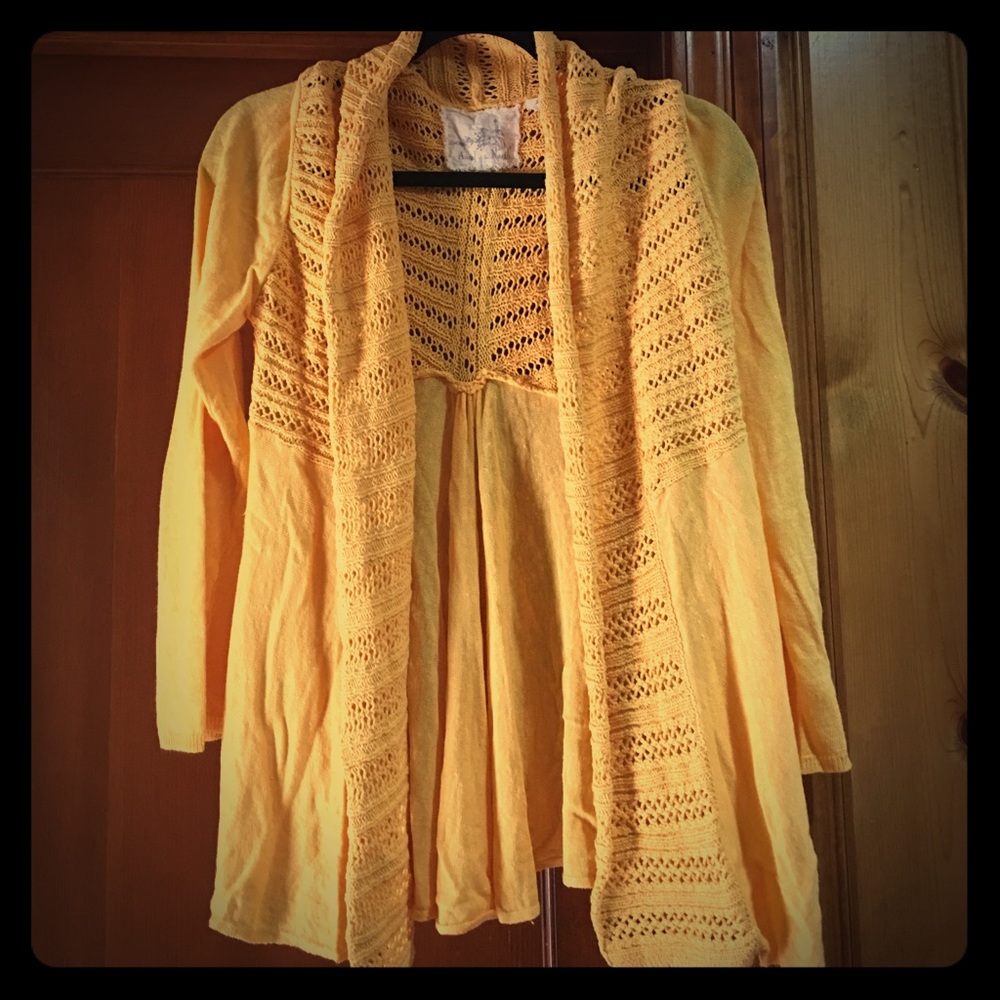 Angel of the North yellow cardigan size Medium