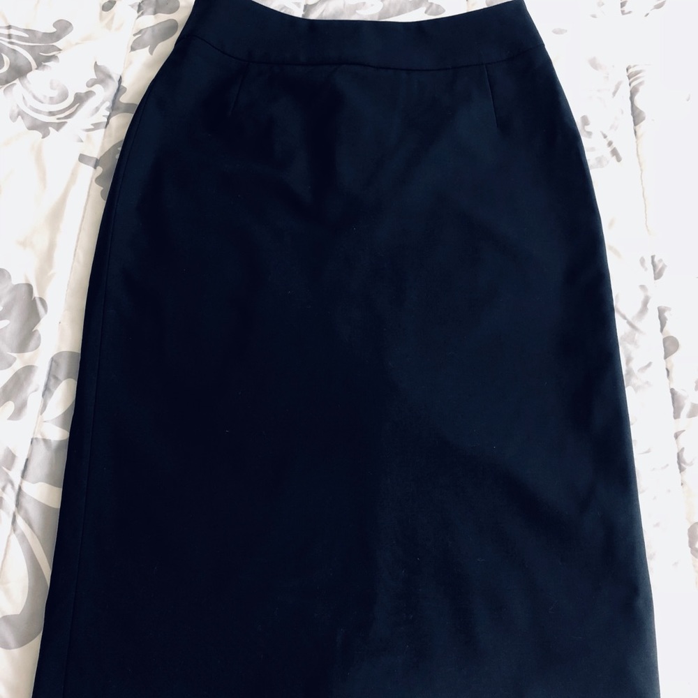 Classic Hugo Boss Pencil Skirt in Fine Virgin Wool