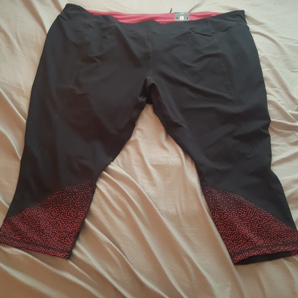 Avenue capri workout leggings size 30/32