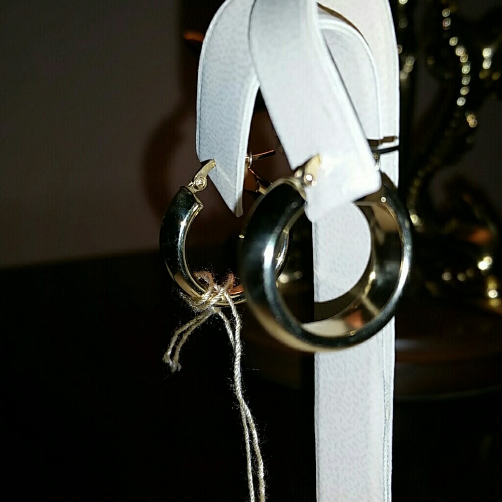 Brand New 14k Yellow Gold Ear. BLACK FRIDAY SALE