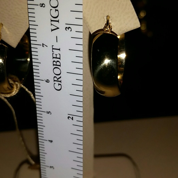 Brand New 14k Yellow Gold Ear. BLACK FRIDAY SALE - Picture 4 of 10