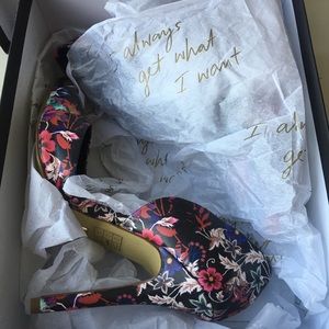 BEBE Heels Size 6 - FARNAZ