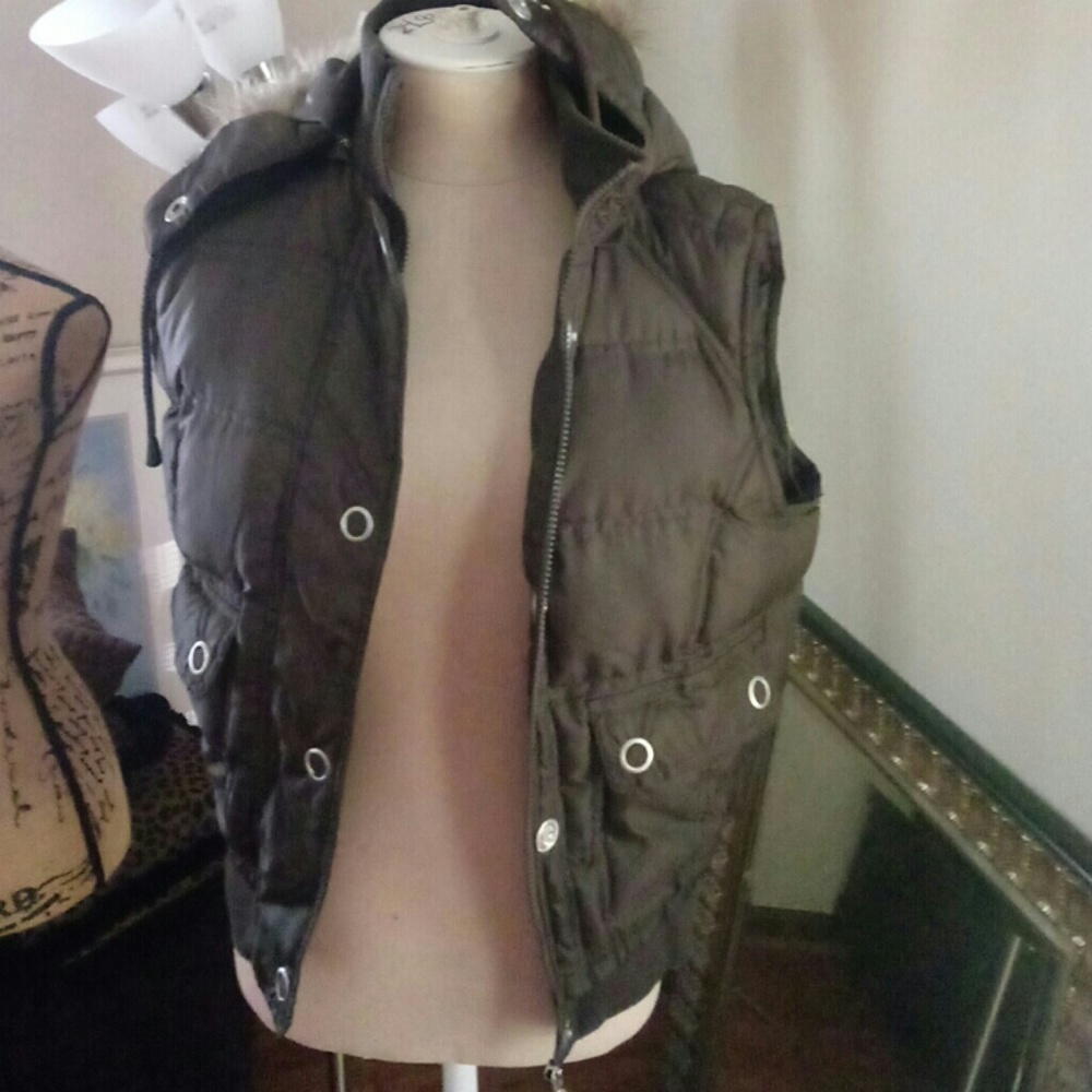 Vest - Picture 2 of 6