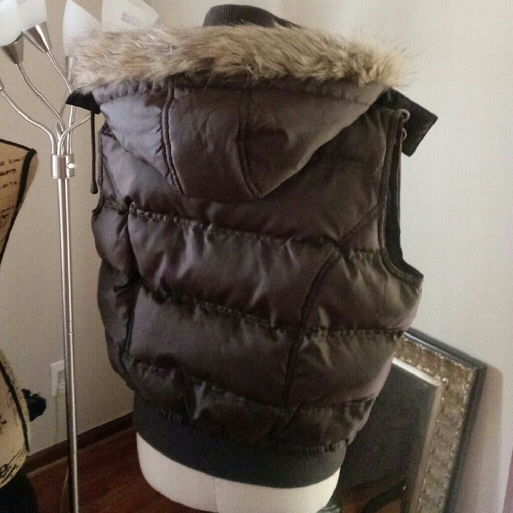 Vest - Picture 3 of 6