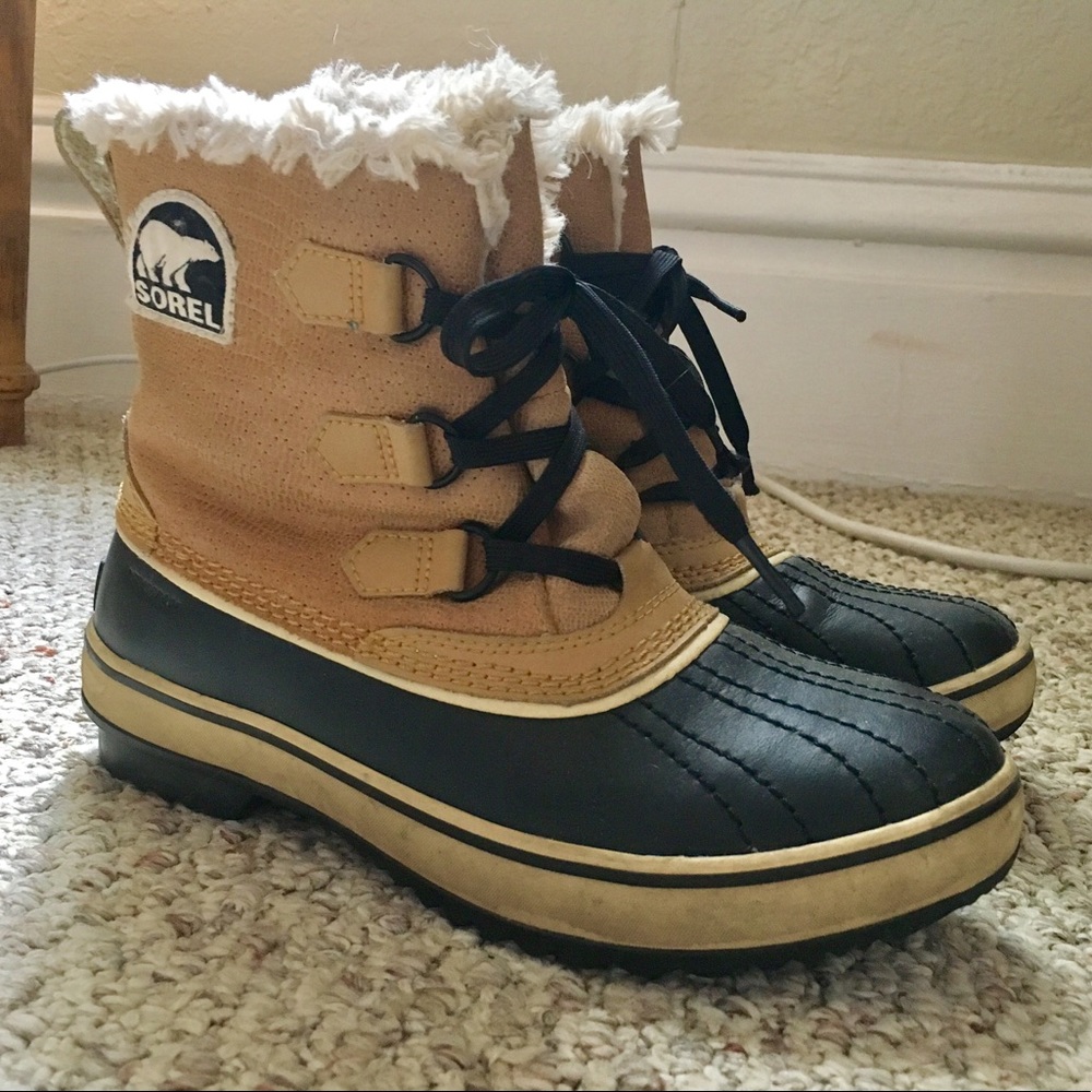 Moderately used, size 8 USA short Sorel Booties
