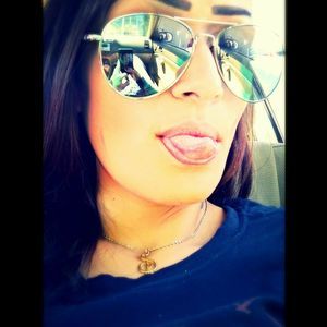 Meet your Posher, Monique