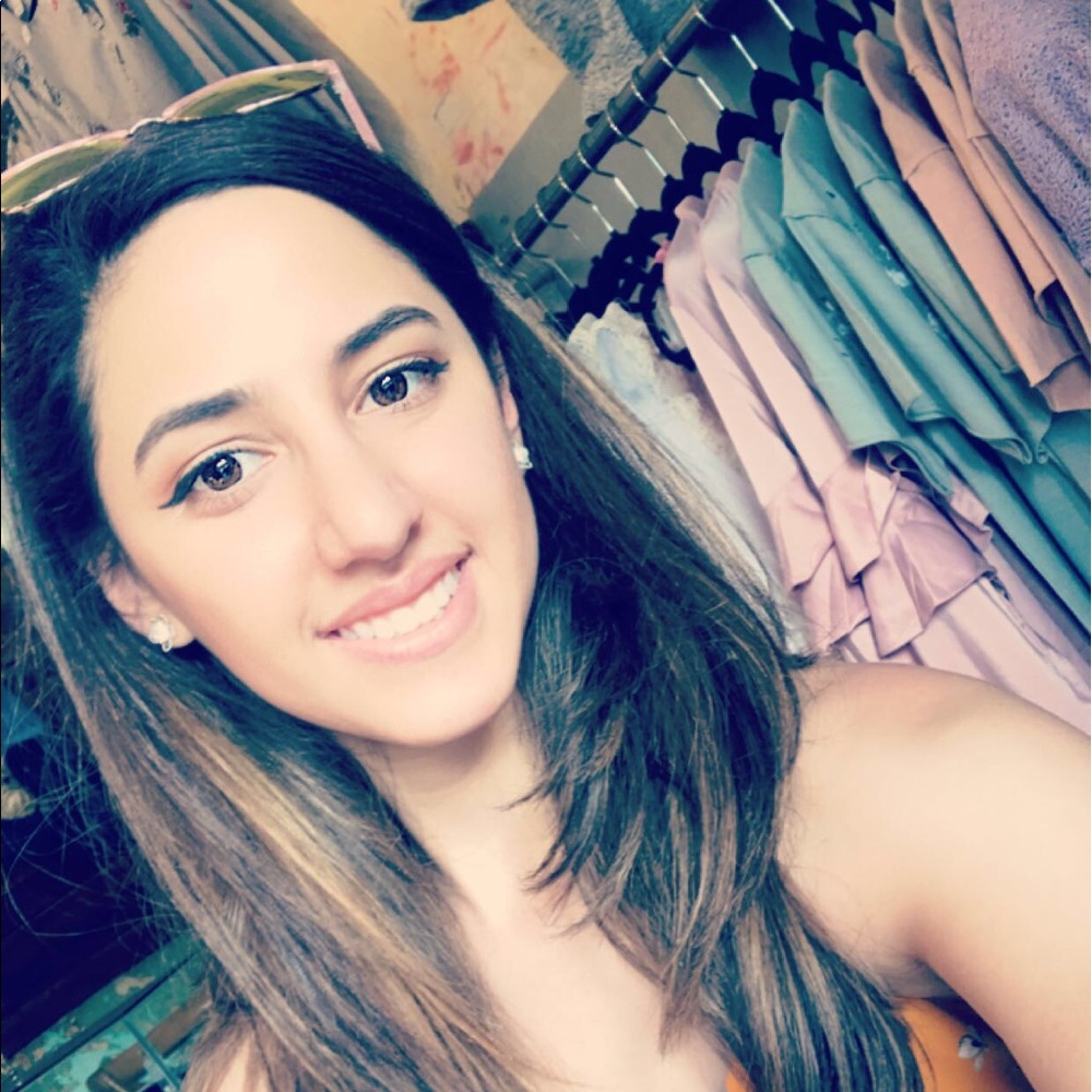 Meet your Posher, Aisha