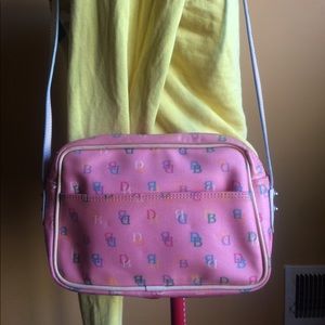 Adorable Dooney & Bourke Crossbody