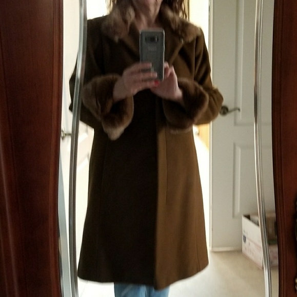 Larry Levine wool, cashmere, rabbit trim coat - Picture 4 of 4