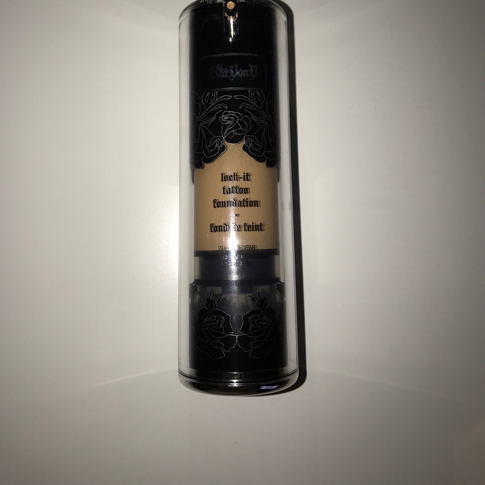 Kat Von D lock it foundation