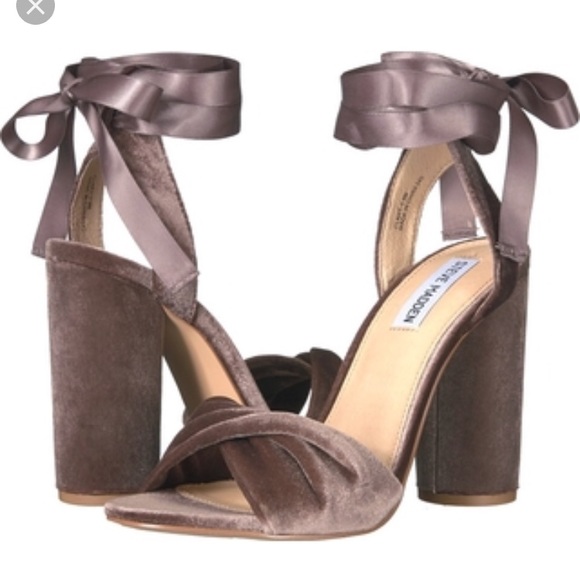 Steve Madden Shoes - Steve Madden Clary V dress sandal size 6M