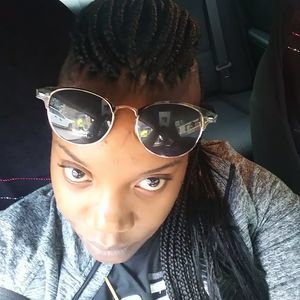 Meet your Posher, Denise