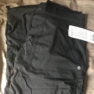 BNWT Lululemon Dance Studio Lined Pants. Size 10