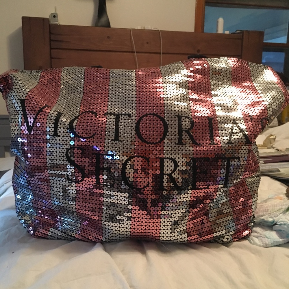 S O L D 🚫 VS Sequin Tote