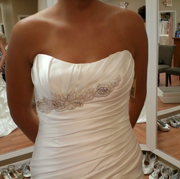 Wedding gown - Picture 3 of 4