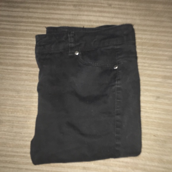 🖤SOLD🖤 Black Skinny Jeans - Picture 3 of 3