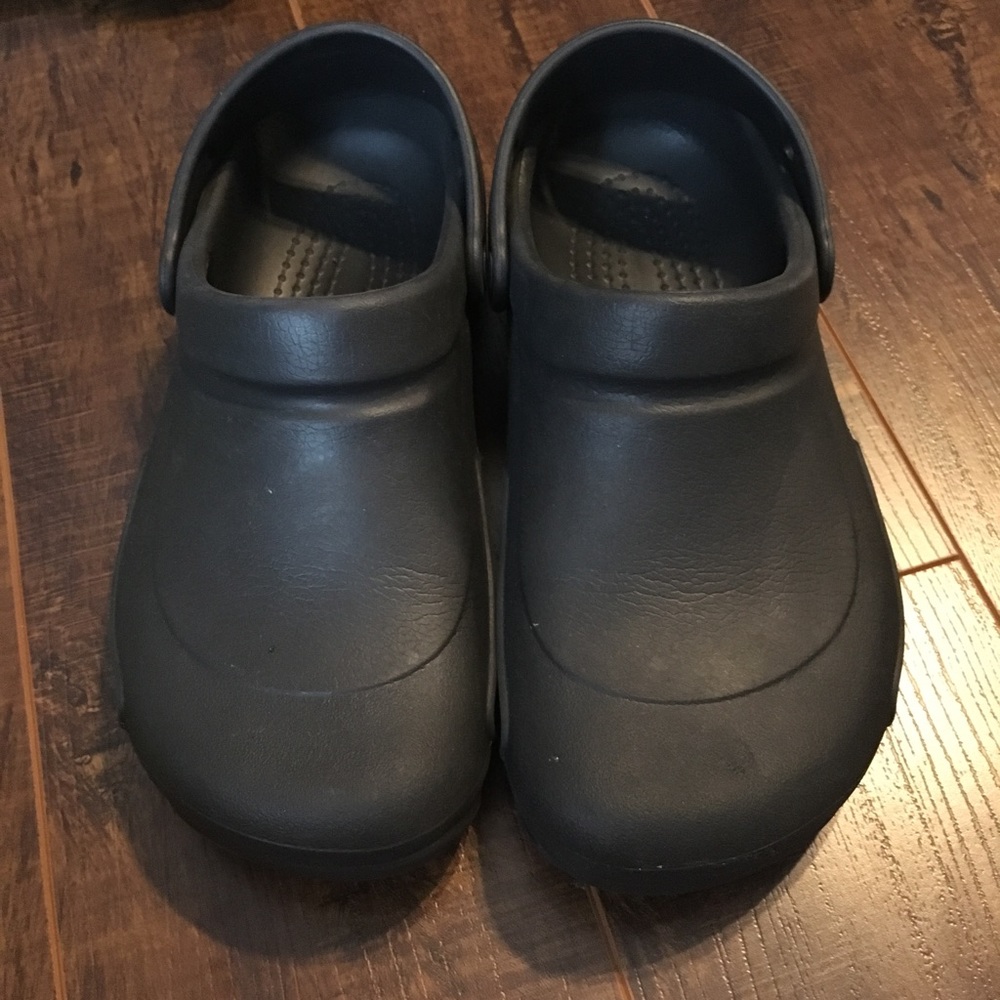 Non slip crocs