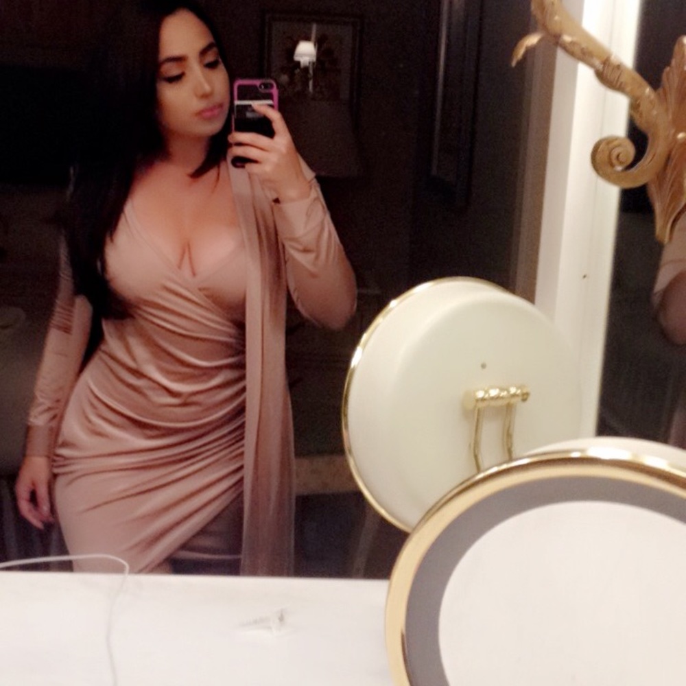 Sold!!! Boohoo rose dress